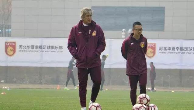 相反，那些传播高尚与美好事物的作品却无人理近几年来最有权威的影视界人们已开始背离常轨走向偏颇:他们对邪恶事物的偏爱不仅带有权威性，也着实令人惶惑不解。